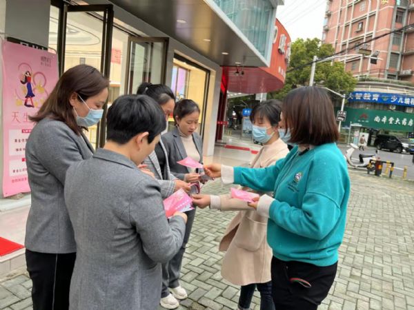 文昌街道妇联开展“关爱女性、守护健康”两癌防治知识宣传活动